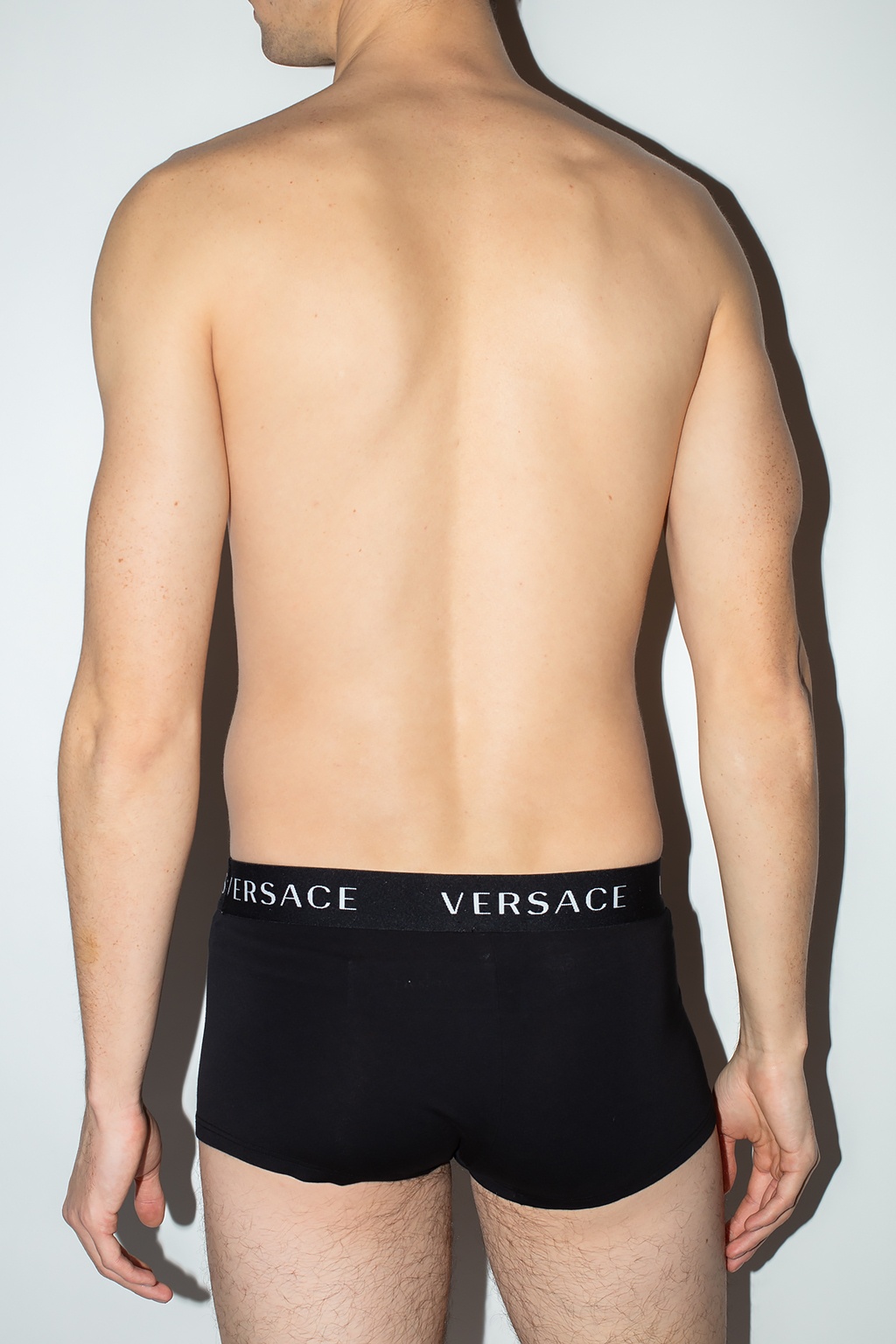 VERSACE メテュサロコハントフリフ AUD01050A232741 A1001 エナメル メドゥーサ リング ゴールド,ブラック | VERSACE JP
